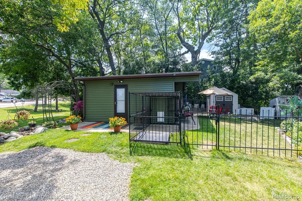 420 Bellevue Avenue Lake Orion Village MI 48362