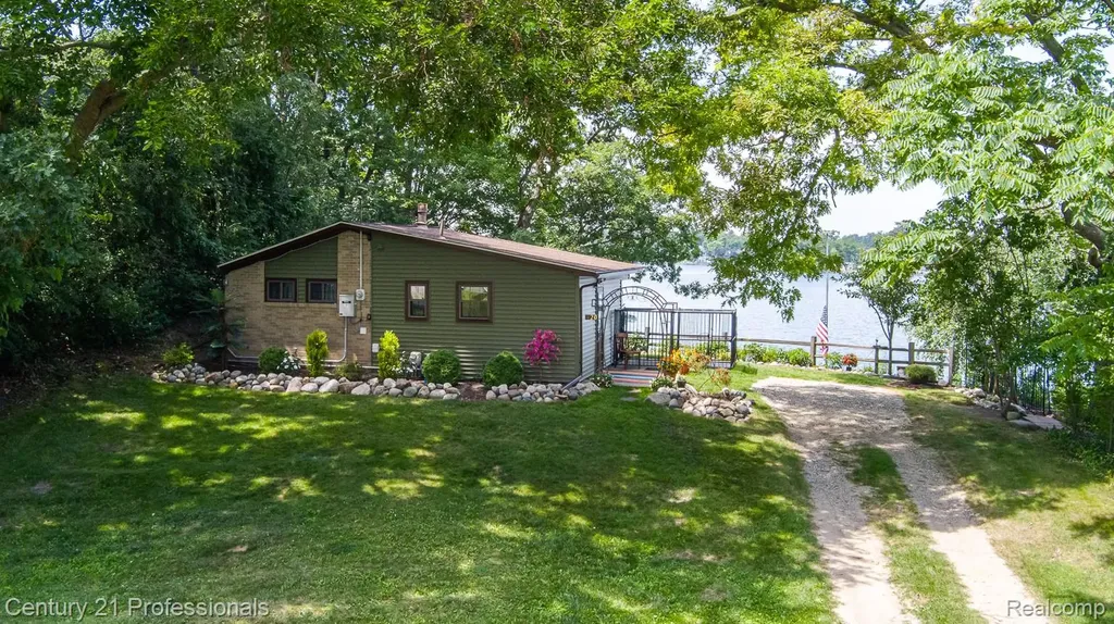 420 Bellevue Avenue Lake Orion Village MI 48362