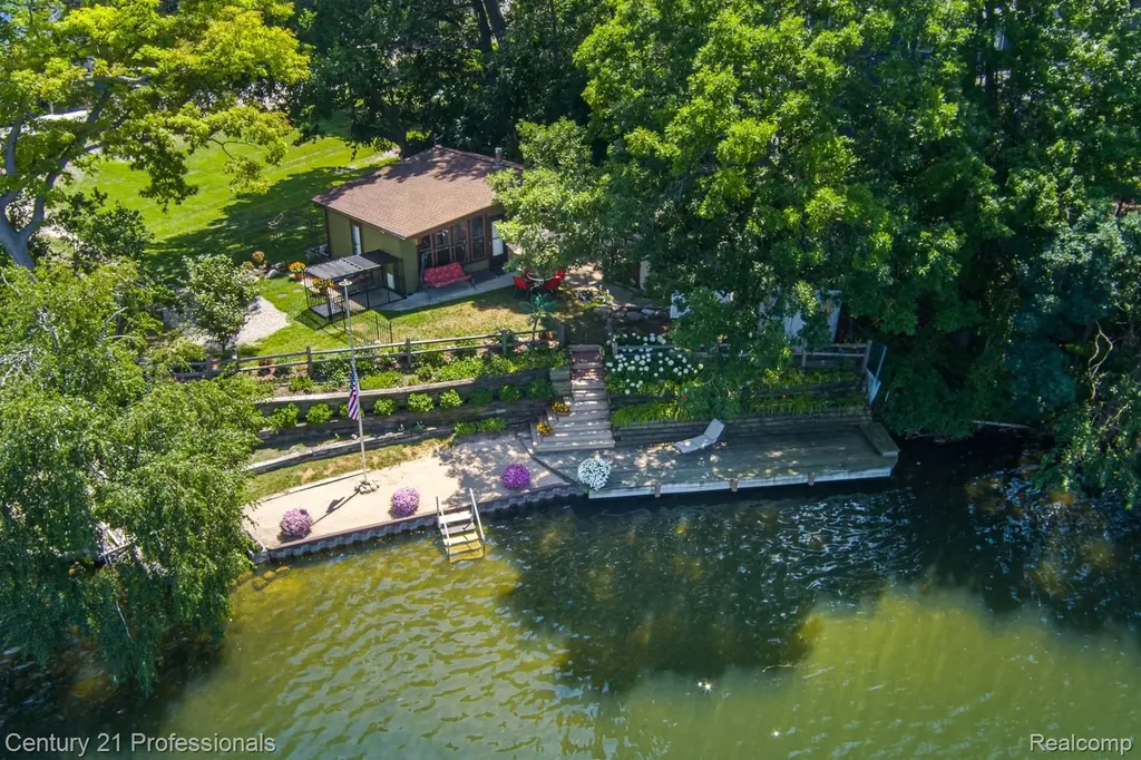 420 Bellevue Avenue Lake Orion Village MI 48362