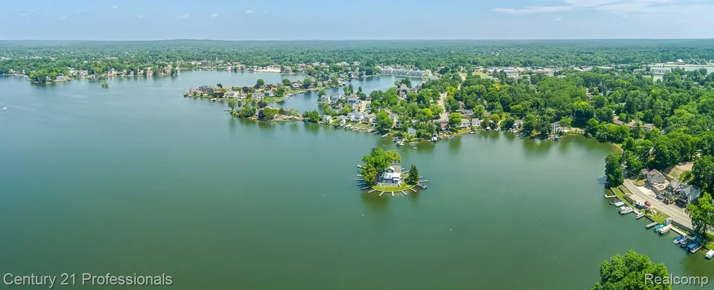 420 Bellevue Avenue Lake Orion Village MI 48362