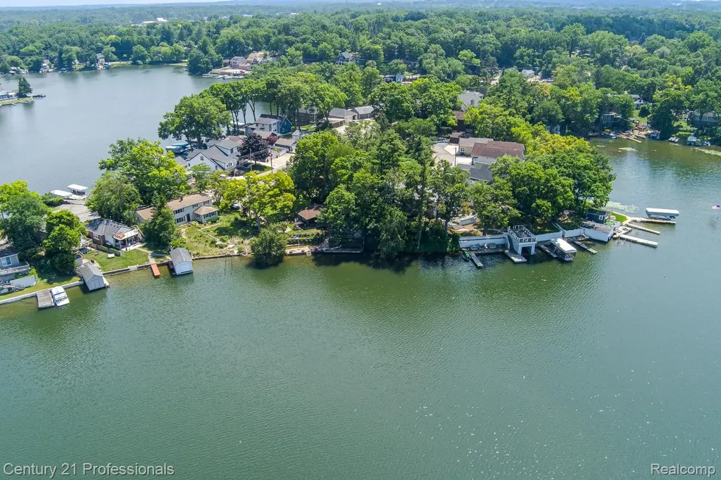 420 Bellevue Avenue Lake Orion Village MI 48362