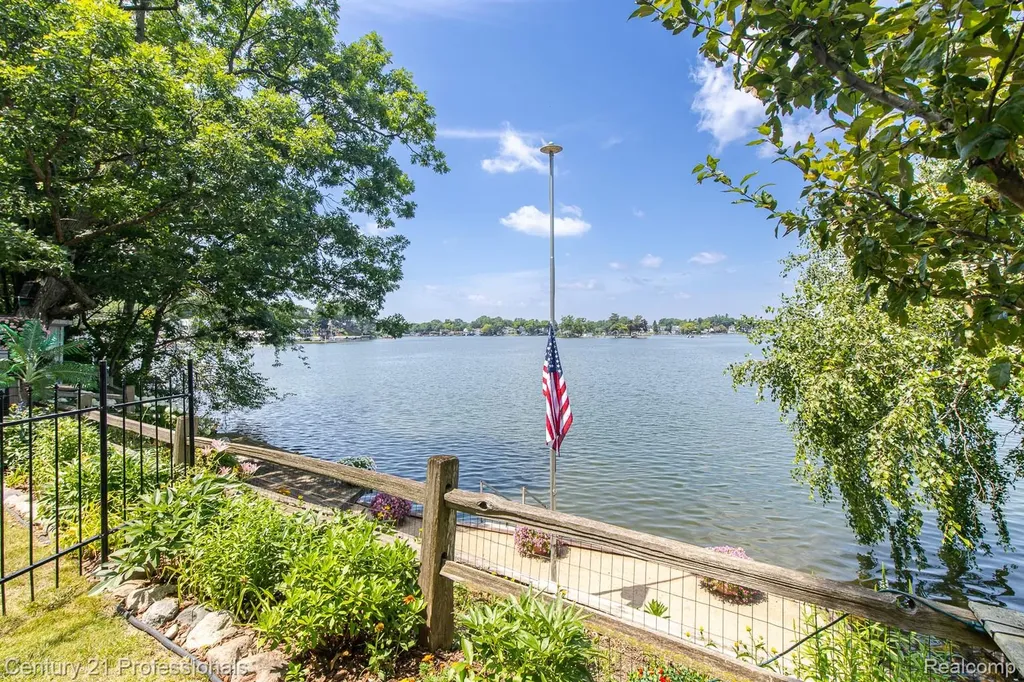420 Bellevue Avenue Lake Orion Village MI 48362