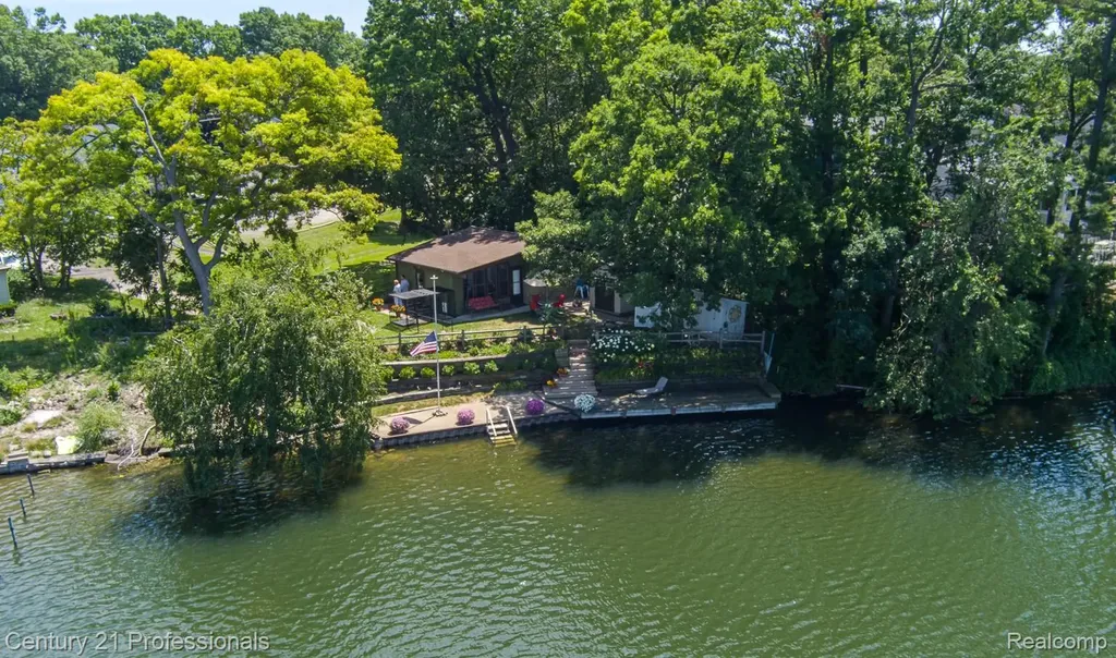 420 Bellevue Avenue Lake Orion Village MI 48362