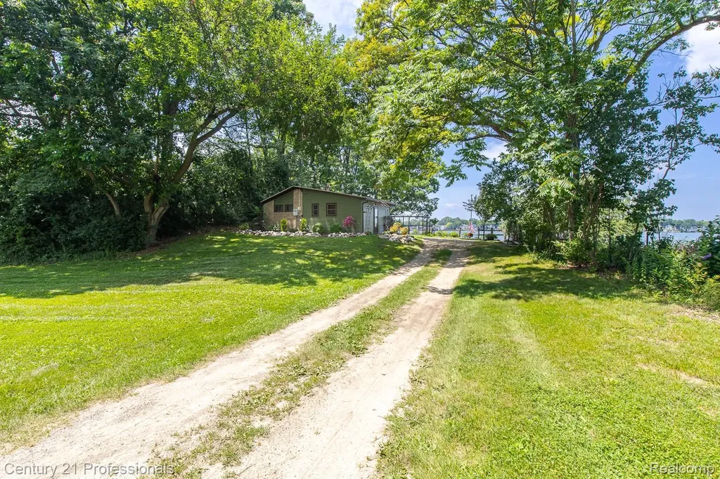 420 Bellevue Avenue Lake Orion Village MI 48362