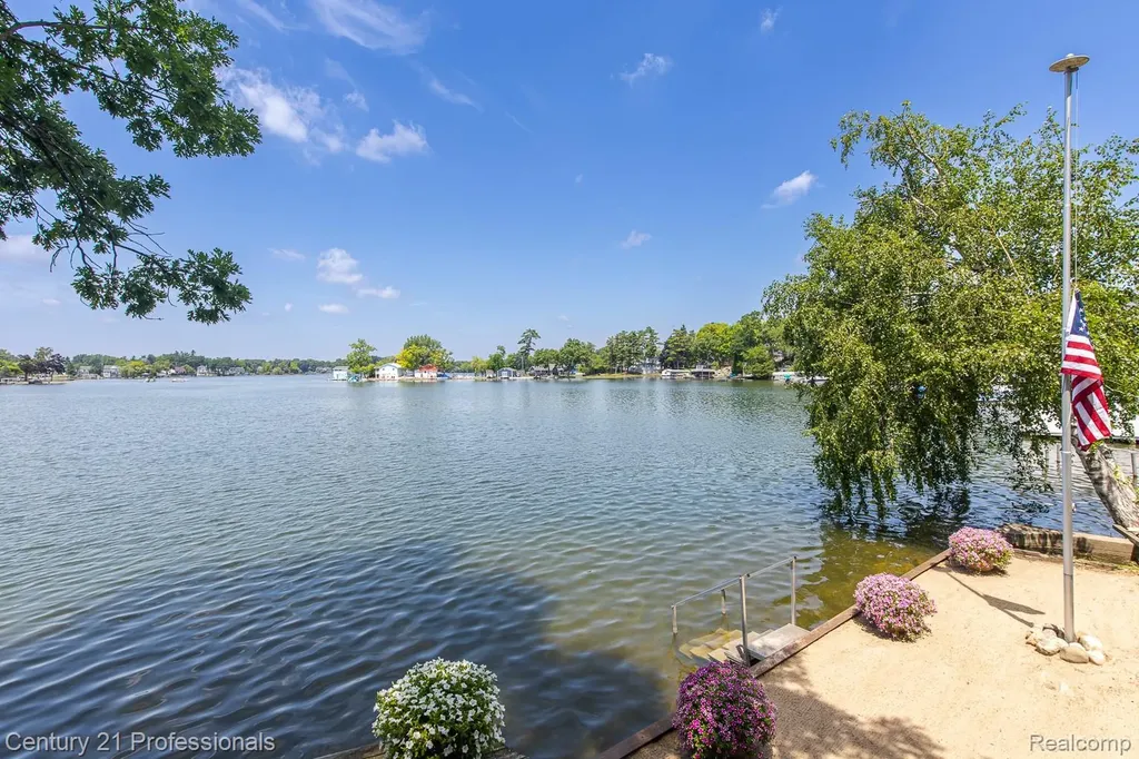 420 Bellevue Avenue Lake Orion Village MI 48362