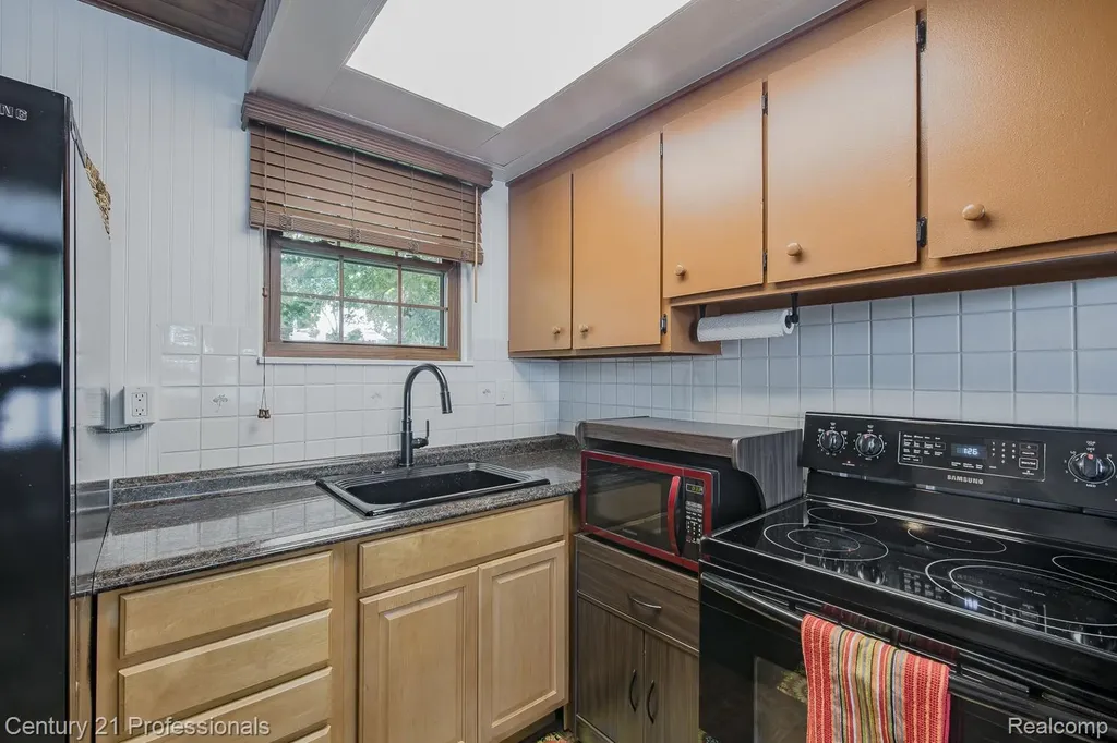 420 Bellevue Avenue Lake Orion Village MI 48362