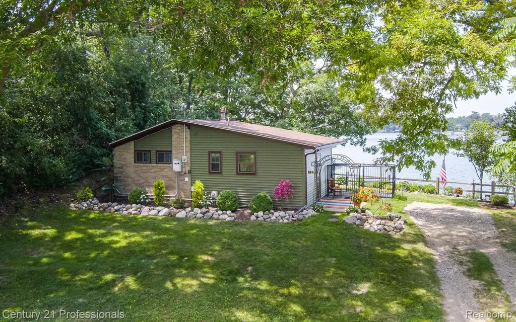 420 Bellevue Avenue Lake Orion Village MI 48362