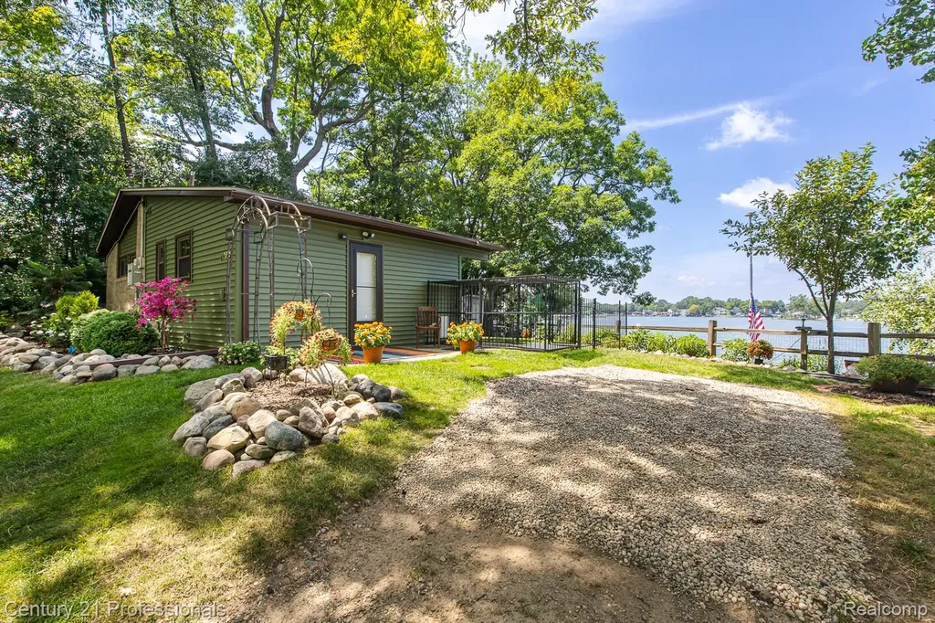 420 Bellevue Avenue Lake Orion Village MI 48362