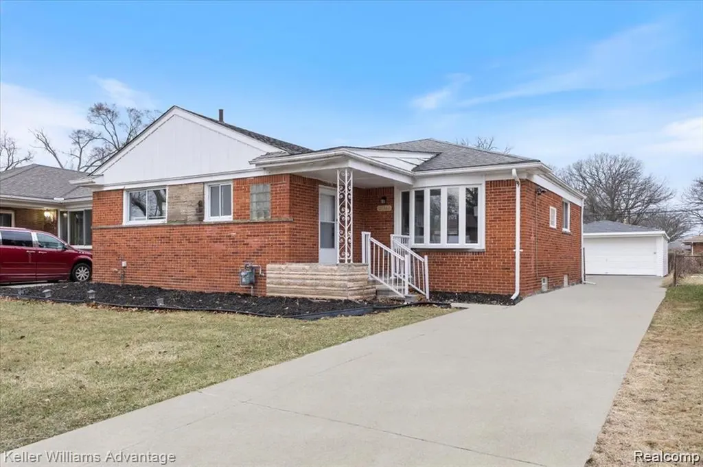 21741 Kenosha Street Oak Park City MI 48237