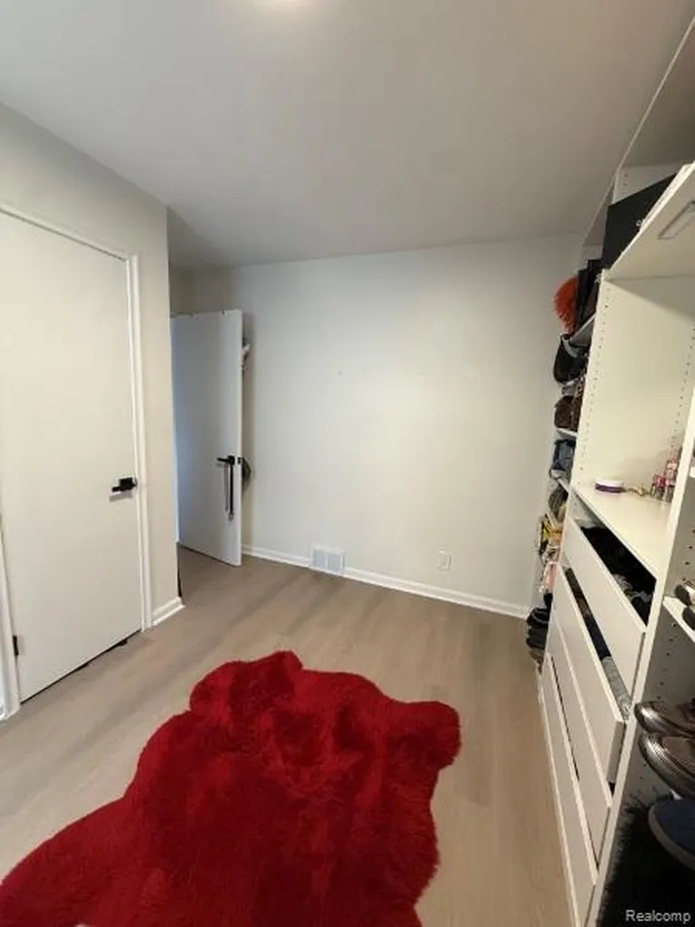 21741 Kenosha Street Oak Park City MI 48237