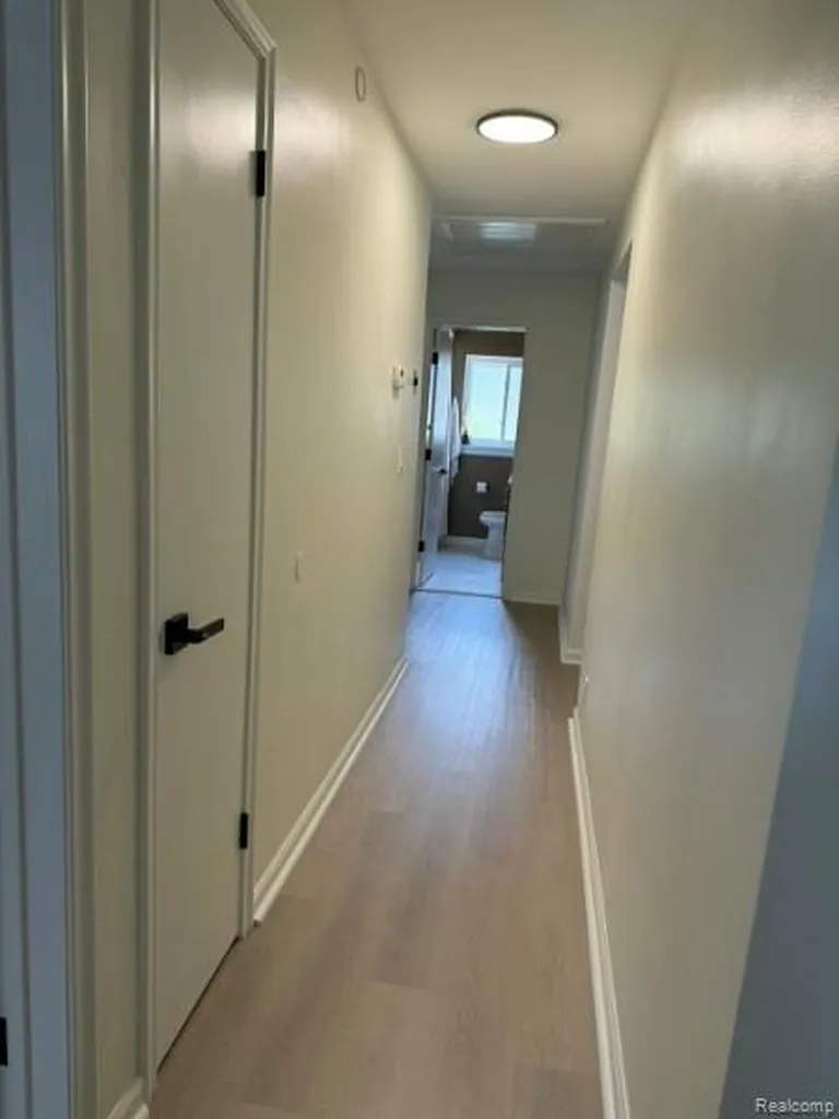 21741 Kenosha Street Oak Park City MI 48237