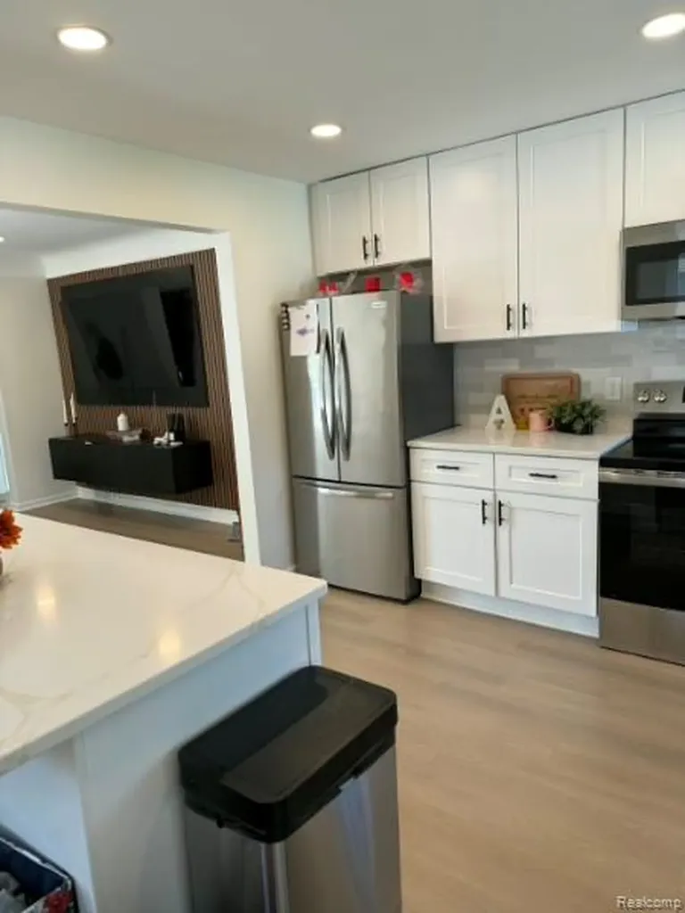 21741 Kenosha Street Oak Park City MI 48237
