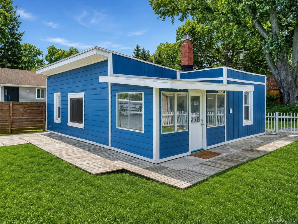 95 N Hulbert Street White Lake Charter Township MI 48386