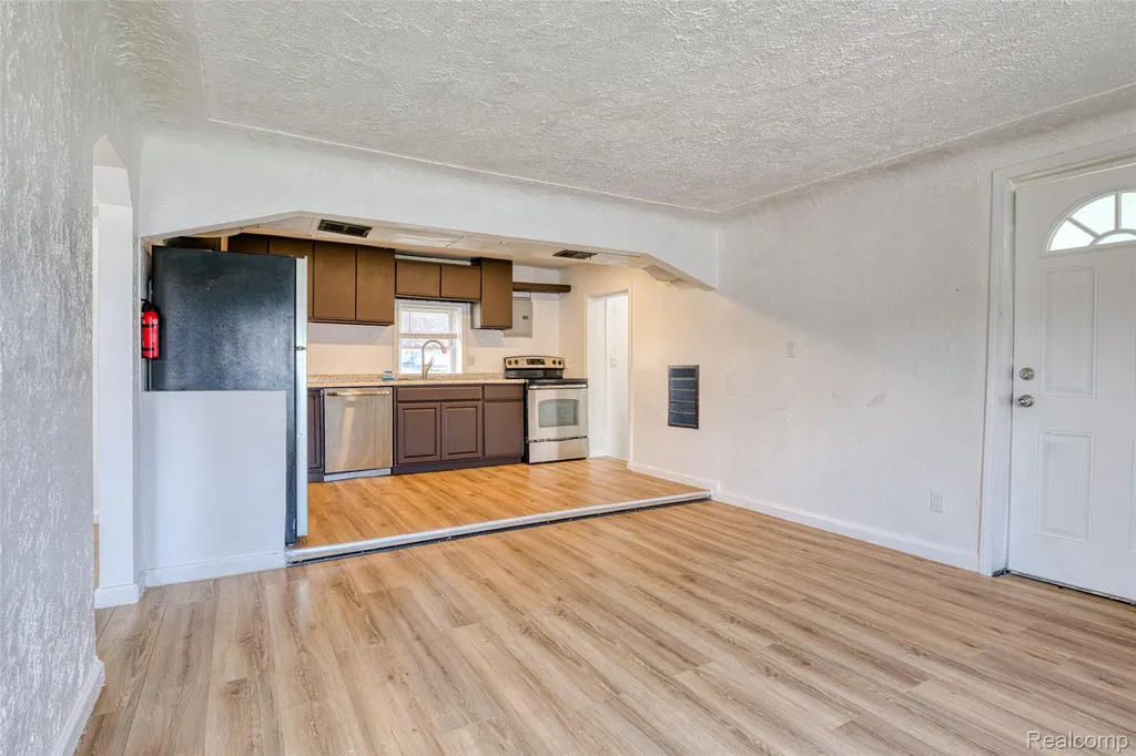 95 N Hulbert Street White Lake Charter Township MI 48386