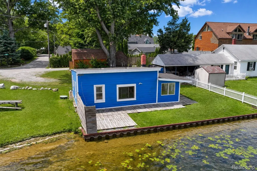 95 N Hulbert Street White Lake Charter Township MI 48386