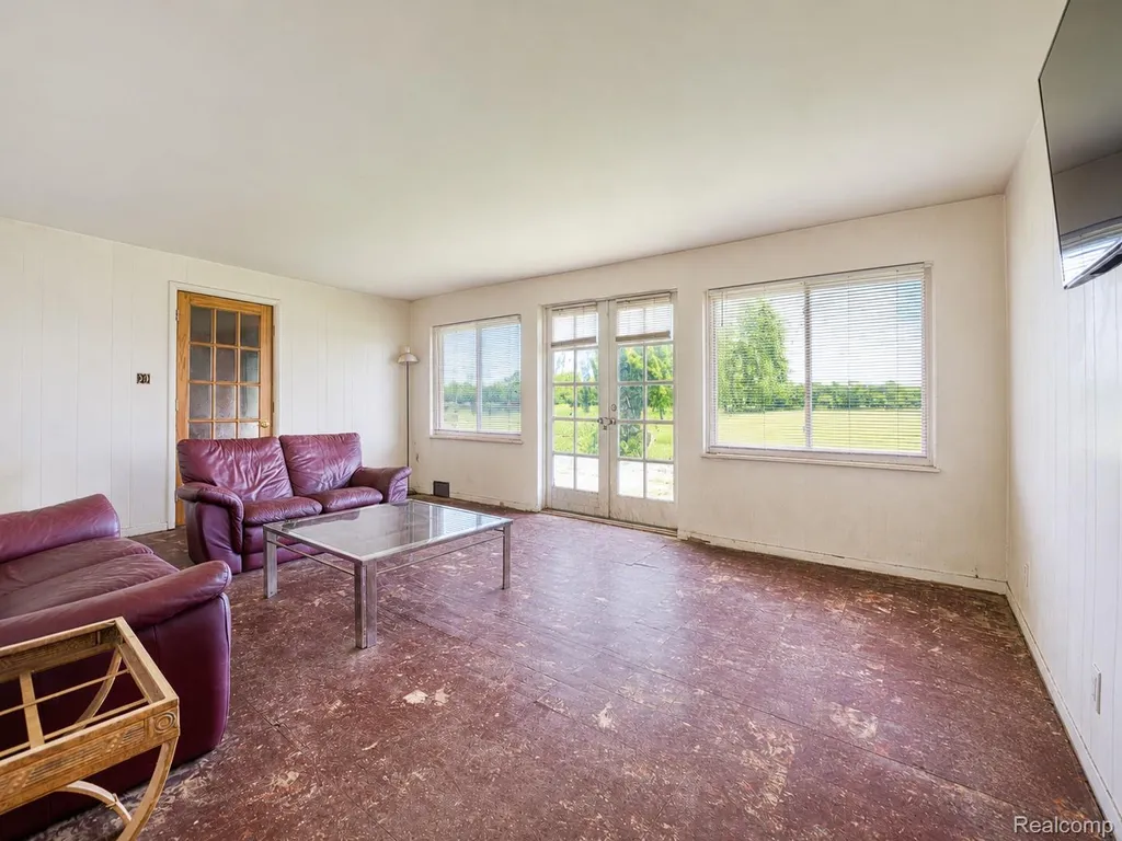 95 N Hulbert Street White Lake Charter Township MI 48386