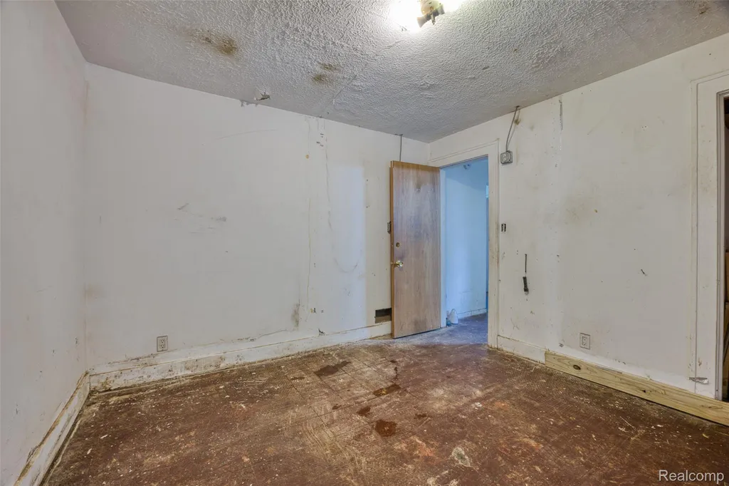 95 N Hulbert Street White Lake Charter Township MI 48386