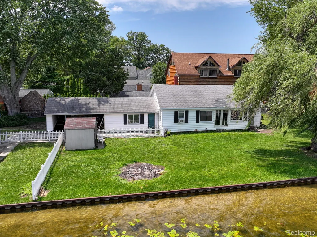 95 N Hulbert Street White Lake Charter Township MI 48386