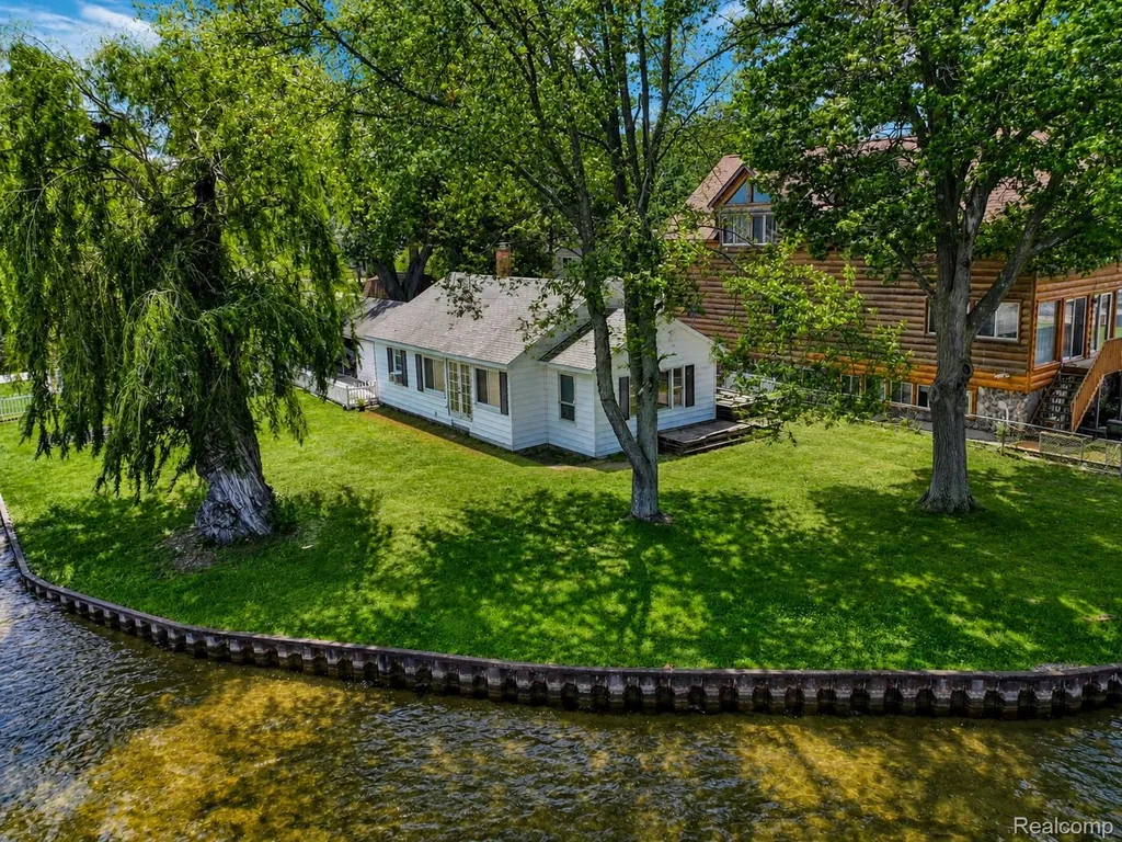 95 N Hulbert Street White Lake Charter Township MI 48386