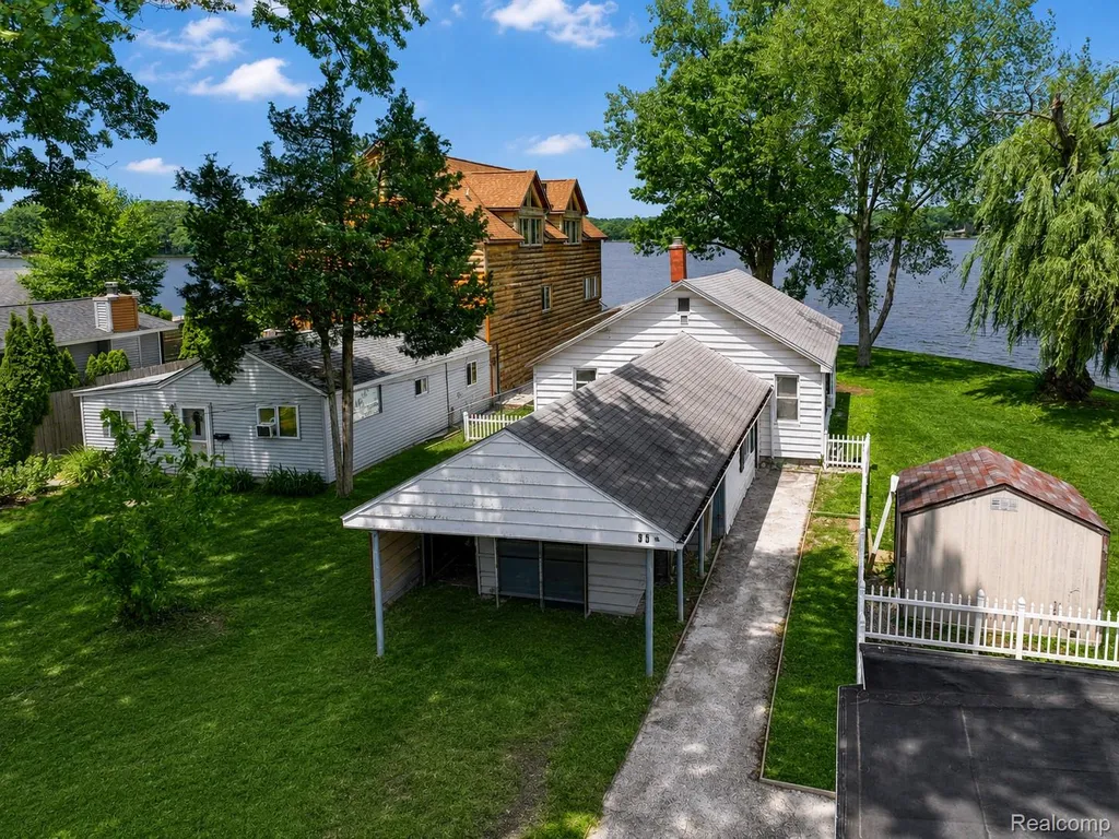 95 N Hulbert Street White Lake Charter Township MI 48386