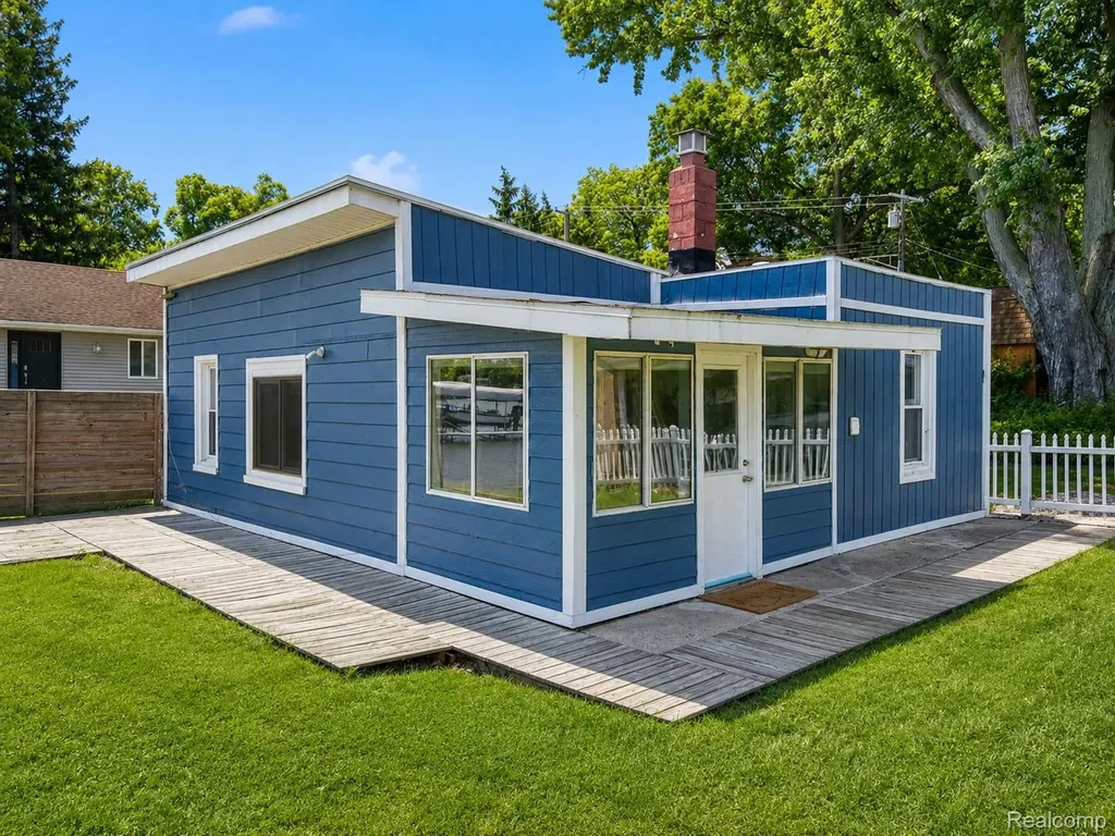 95 N Hulbert Street White Lake Charter Township MI 48386