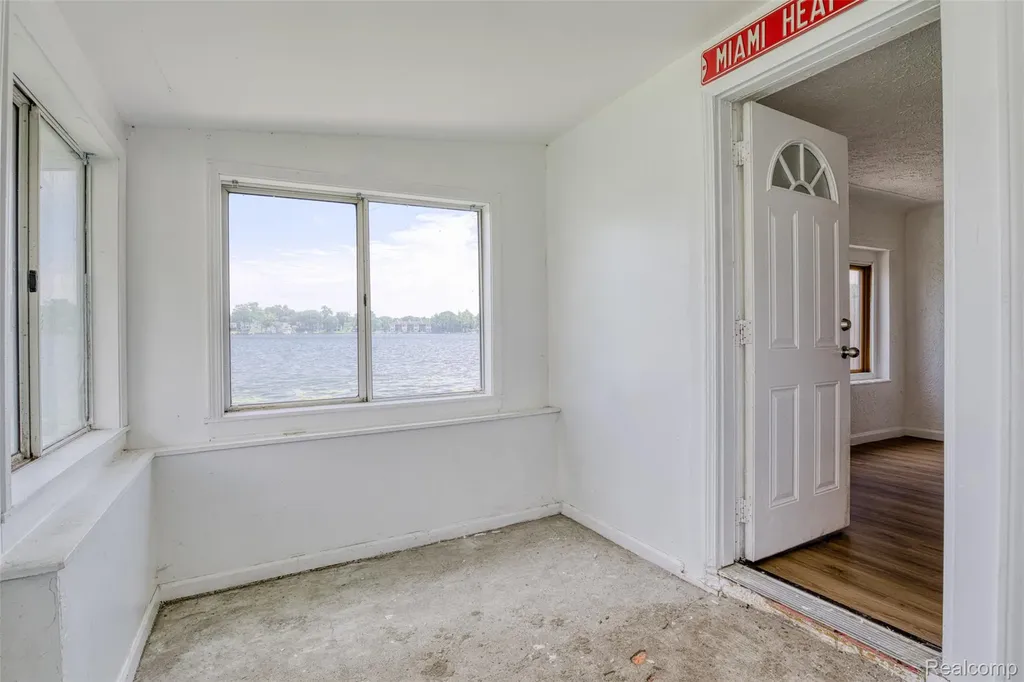 95 N Hulbert Street White Lake Charter Township MI 48386