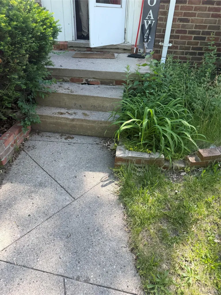 20026 Asbury Park Detroit City MI 48235