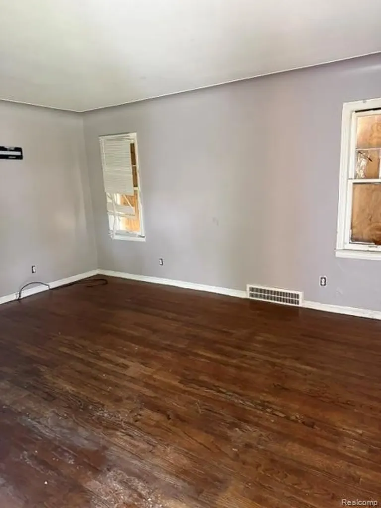 19128 Fairport Street Detroit City MI 48205