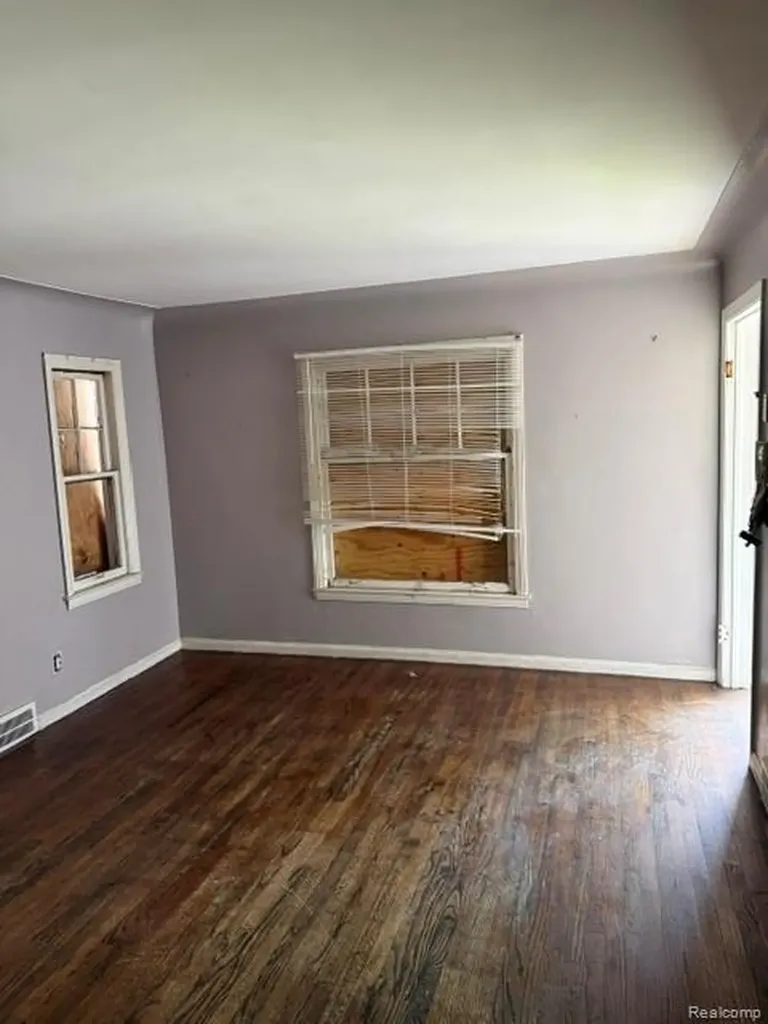 19128 Fairport Street Detroit City MI 48205