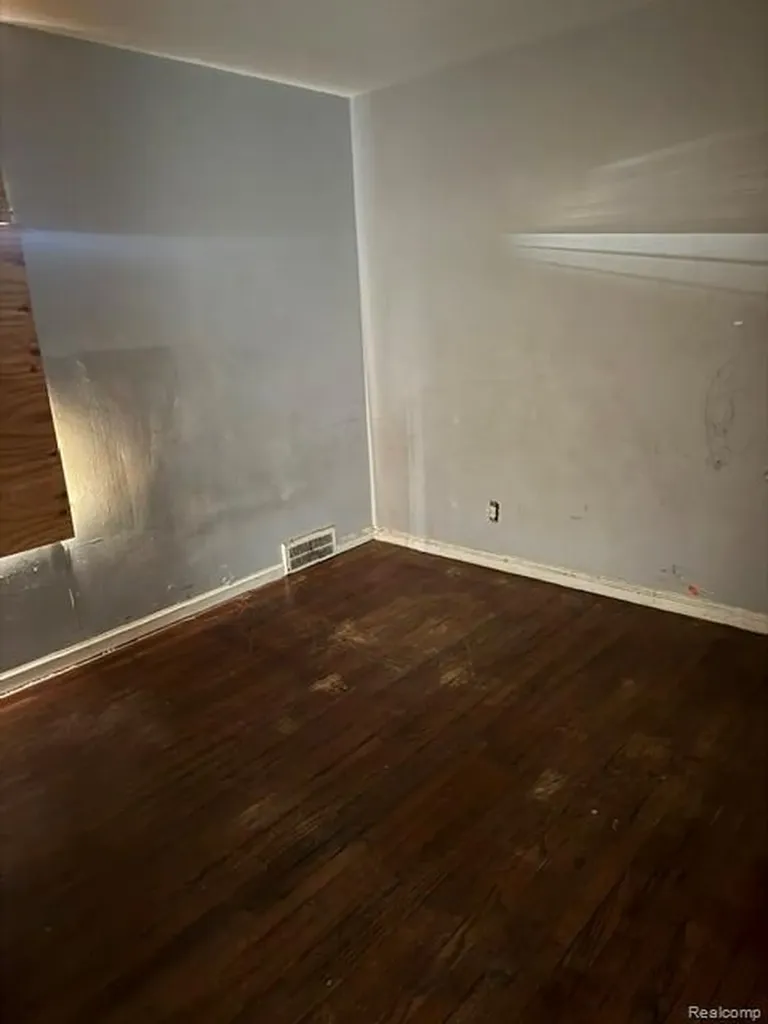 19128 Fairport Street Detroit City MI 48205