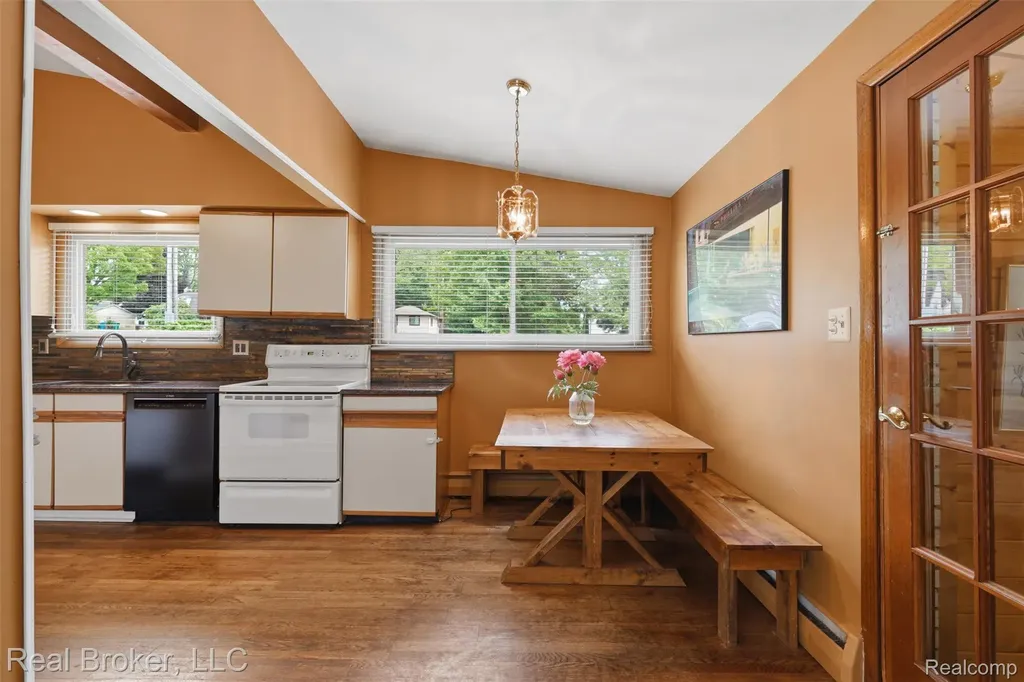 1318 S Williams Lake Road White Lake Charter Township MI 48386