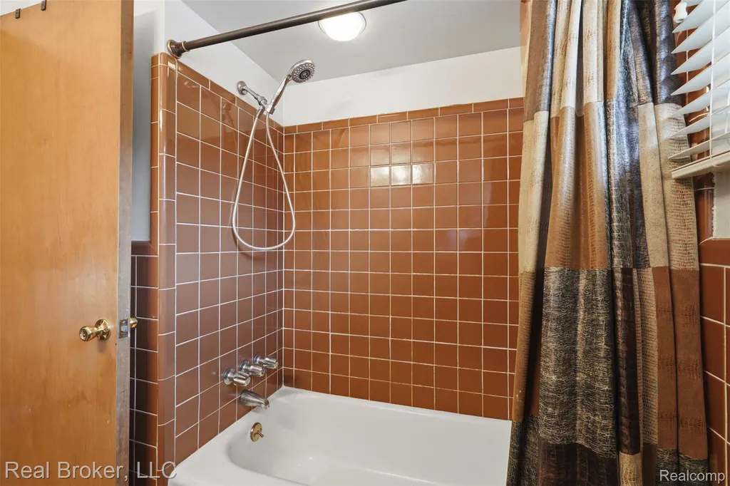 1318 S Williams Lake Road White Lake Charter Township MI 48386