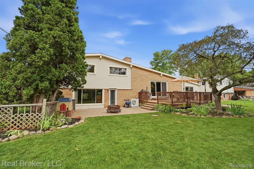 1318 S Williams Lake Road White Lake Charter Township MI 48386