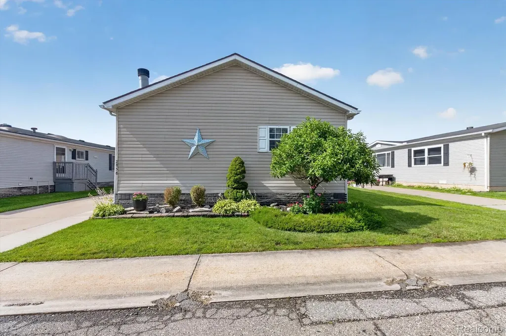 2858 Boulder Ridge Trail Highland Charter Township MI 48380