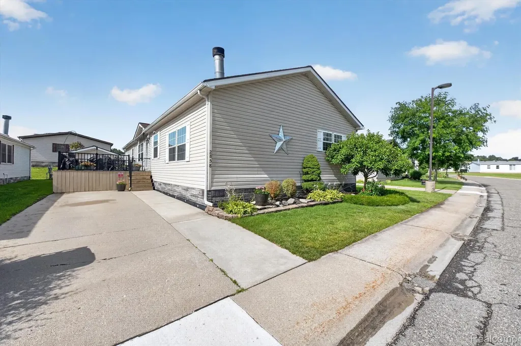 2858 Boulder Ridge Trail Highland Charter Township MI 48380