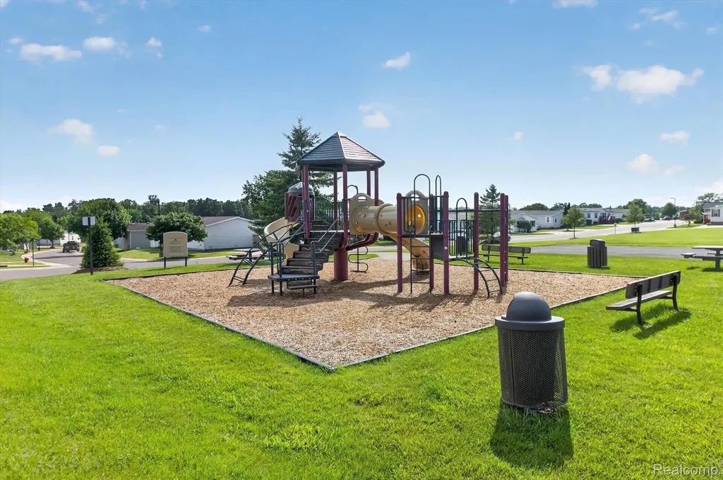 2858 Boulder Ridge Trail Highland Charter Township MI 48380
