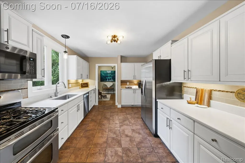 156 Griggs Street Rochester City MI 48307