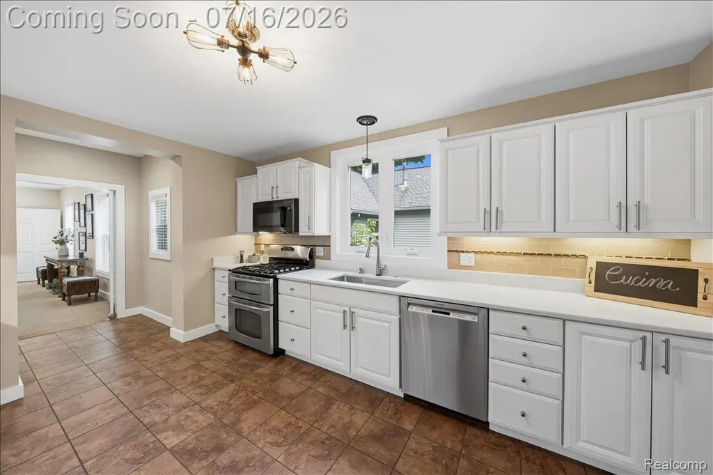 156 Griggs Street Rochester City MI 48307