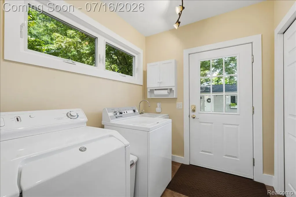 156 Griggs Street Rochester City MI 48307