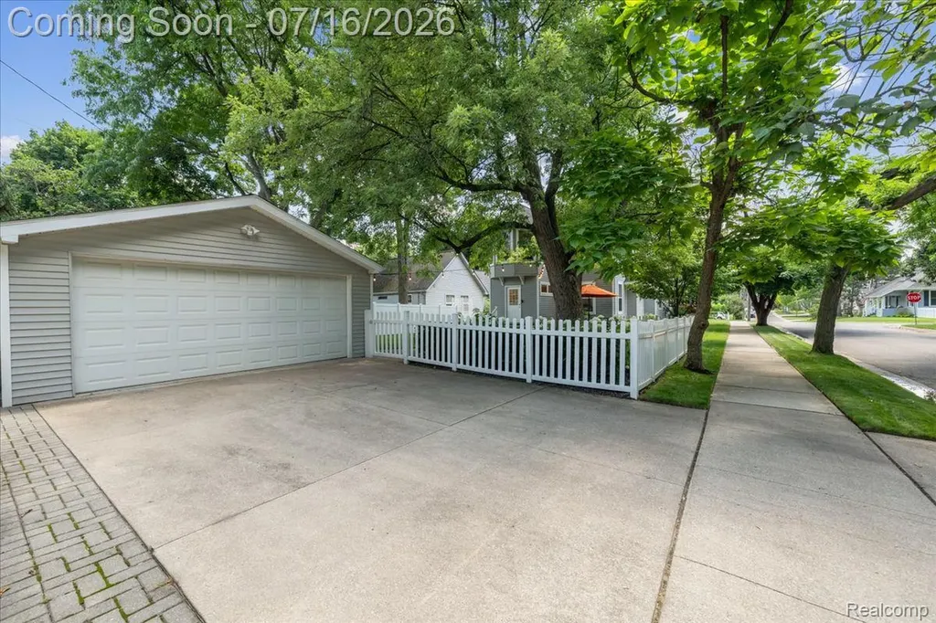 156 Griggs Street Rochester City MI 48307