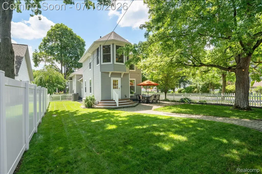 156 Griggs Street Rochester City MI 48307