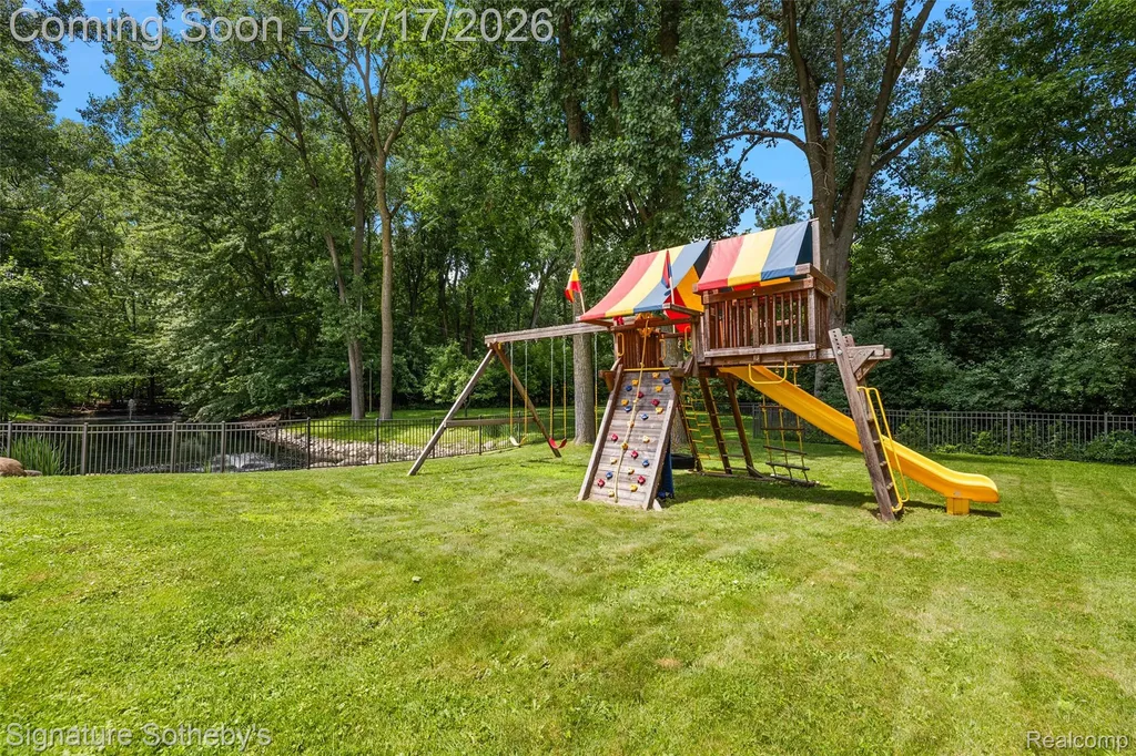1235 Westview Road Bloomfield Hills City MI 48304