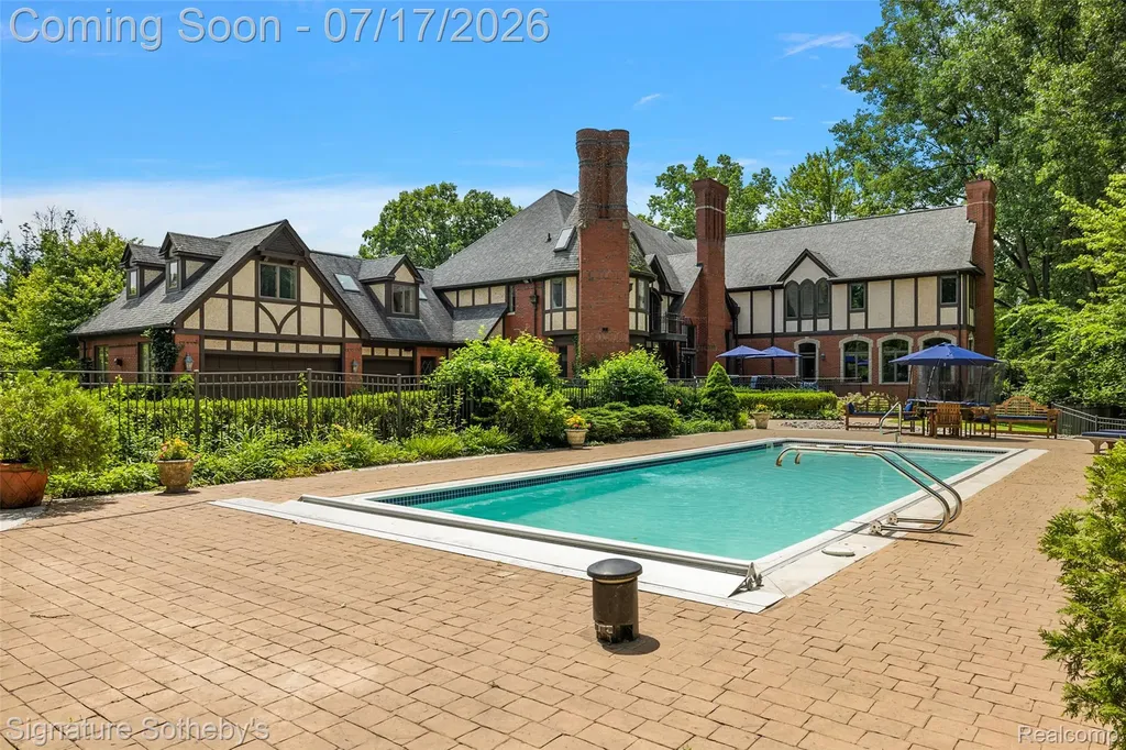 1235 Westview Road Bloomfield Hills City MI 48304