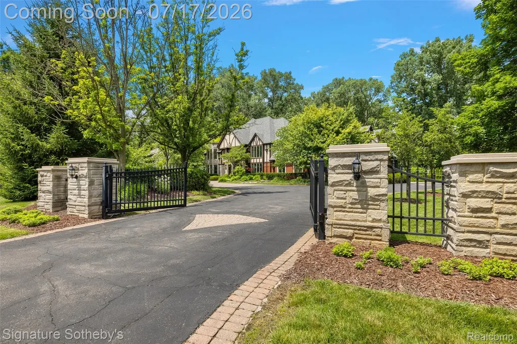 1235 Westview Road Bloomfield Hills City MI 48304