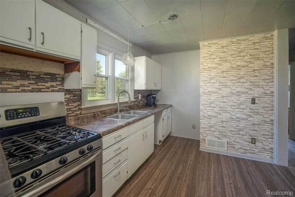 7016 Davison Road Davison Township MI 48423