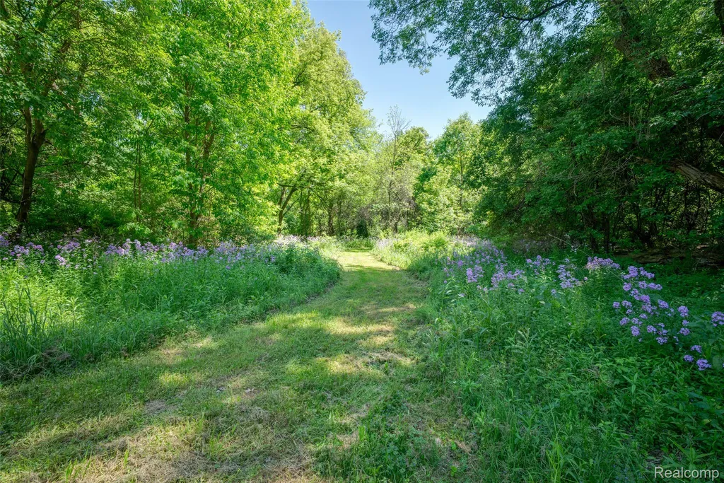 7016 Davison Road Davison Township MI 48423