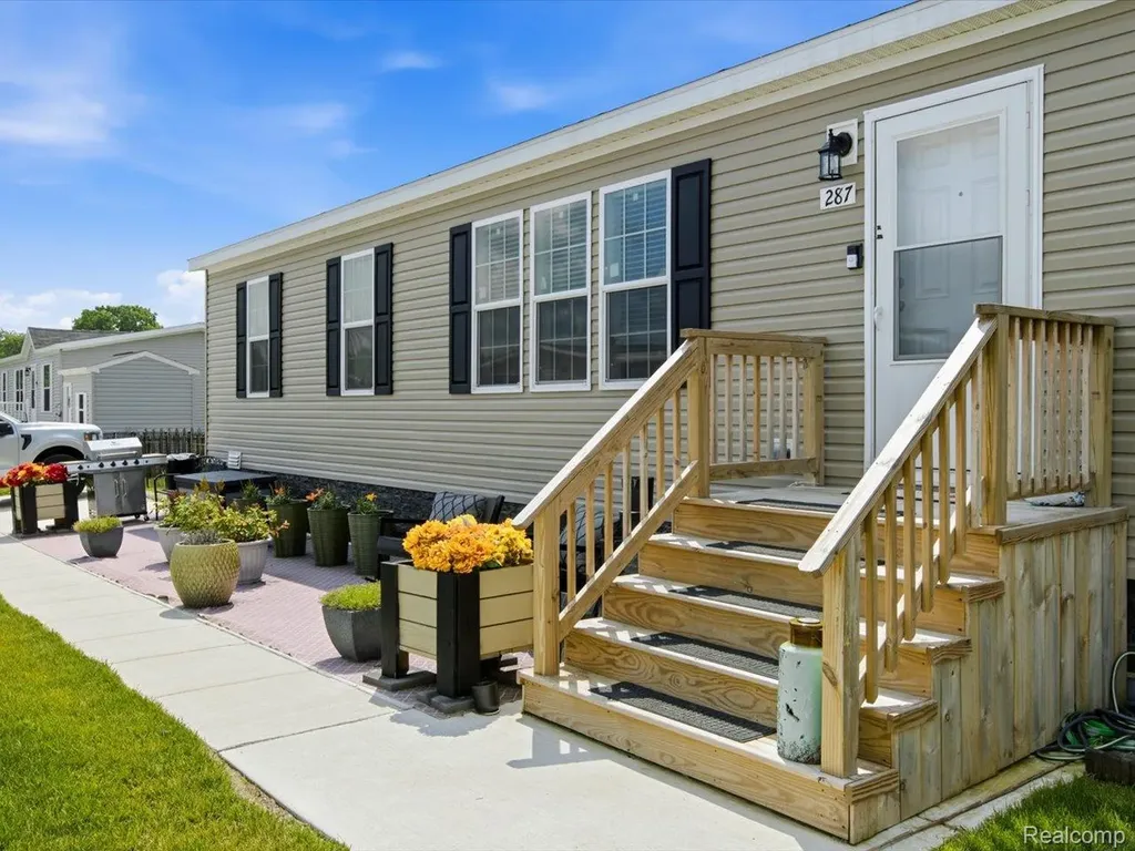 287 Rosebud Court Port Huron Charter Township MI 48060