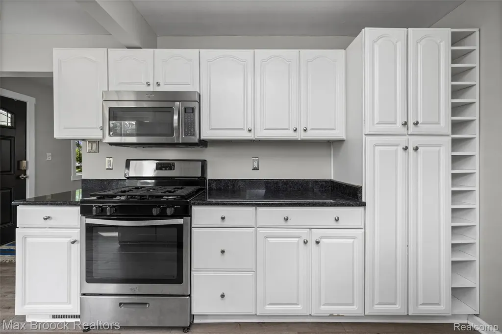 808 N Edgeworth Avenue Royal Oak City MI 48067