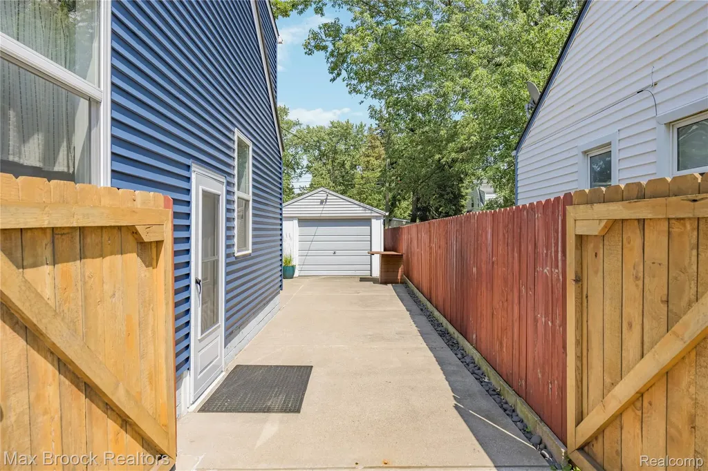 808 N Edgeworth Avenue Royal Oak City MI 48067