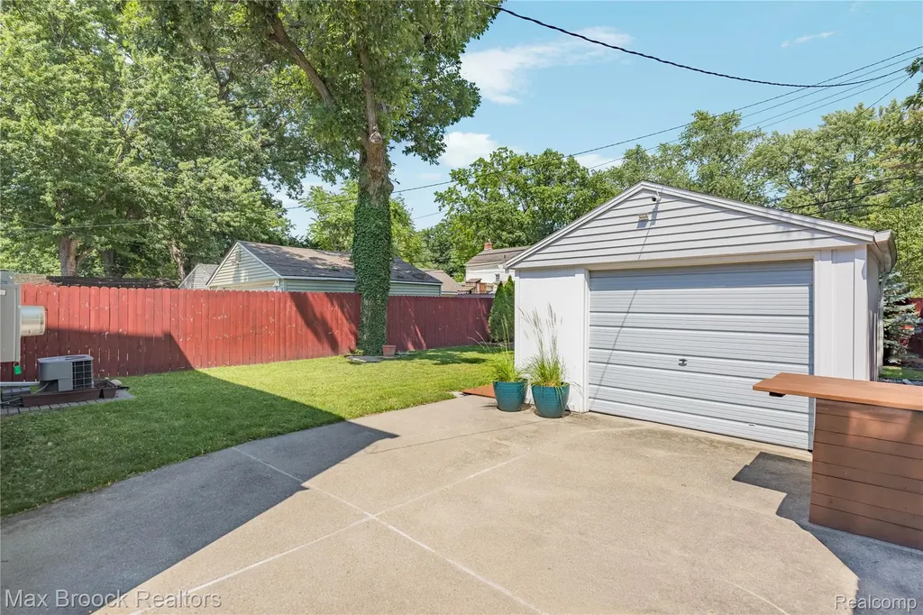 808 N Edgeworth Avenue Royal Oak City MI 48067